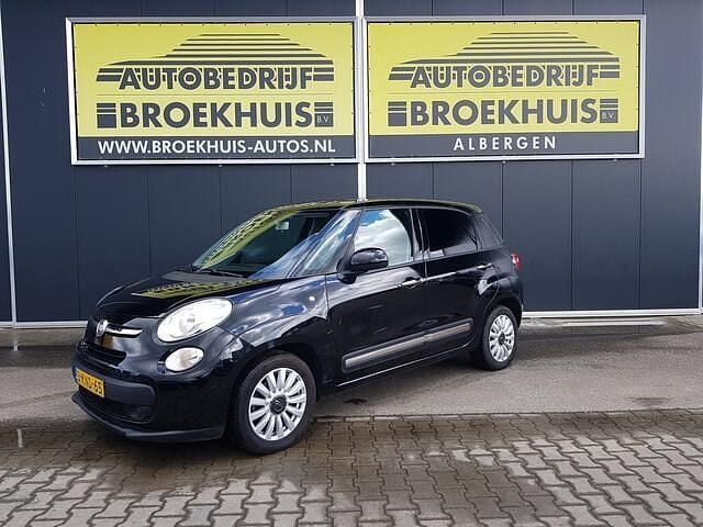 Zwart (metallic) Gebruikt 2013 Fiat 500L Easy MPV | € 3.300 (Goede deal) - Afbeelding 1/4