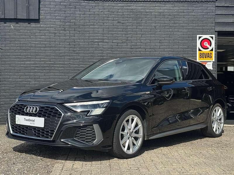 Zwart Gebruikt 2021 Audi A3 Sportback e-tron S-Line Hatchback | € 23.999 (Goede deal) - Afbeelding 1/4