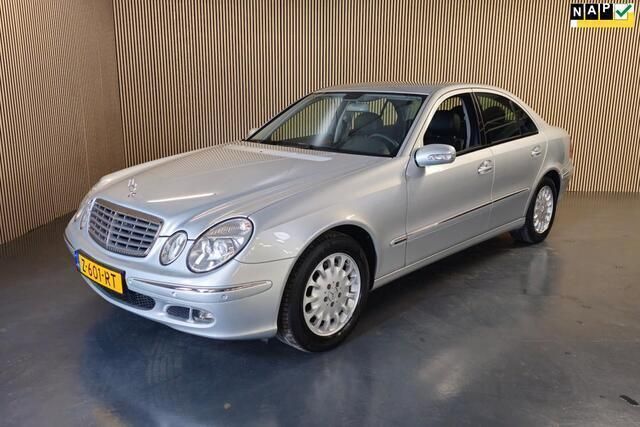 Grijs Gebruikt 2006 Mercedes E200 Classic Sedan | € 14.950 - Afbeelding 1/4