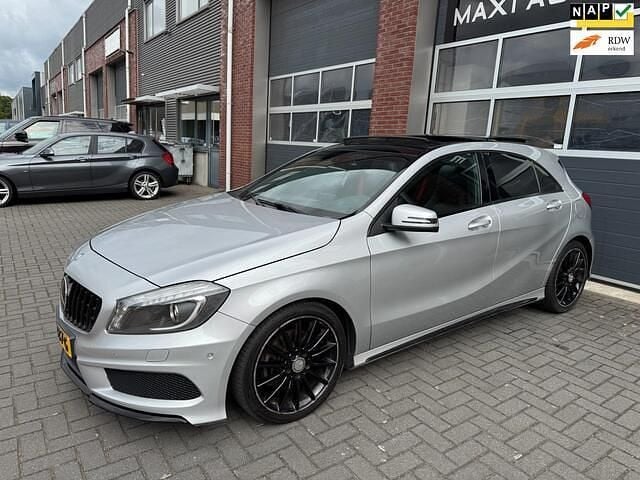 Grijs Gebruikt 2015 Mercedes A180 Prestige Hatchback | € 16.450 (Eerlijke prijs) - Afbeelding 1/4