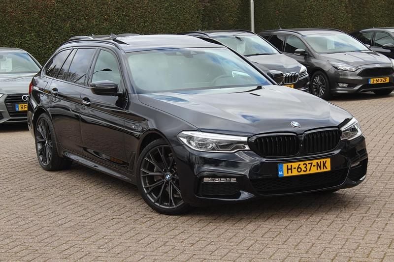 Zwart Gebruikt 2019 BMW 520 M Sport Stationwagen | € 26.999 (Goede deal) - Afbeelding 1/4