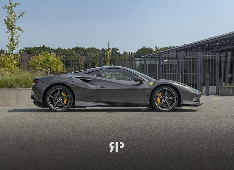 Occasion Ferrari F8 721 PK (530 kW) 2021 Grijs (metallic) Coupé
