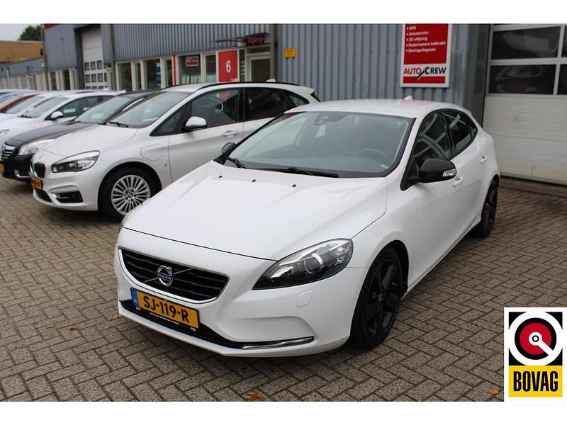 Wit Gebruikt 2015 Volvo V40 Stationwagen | € 11.950 (Iets duurder) - Afbeelding 1/4