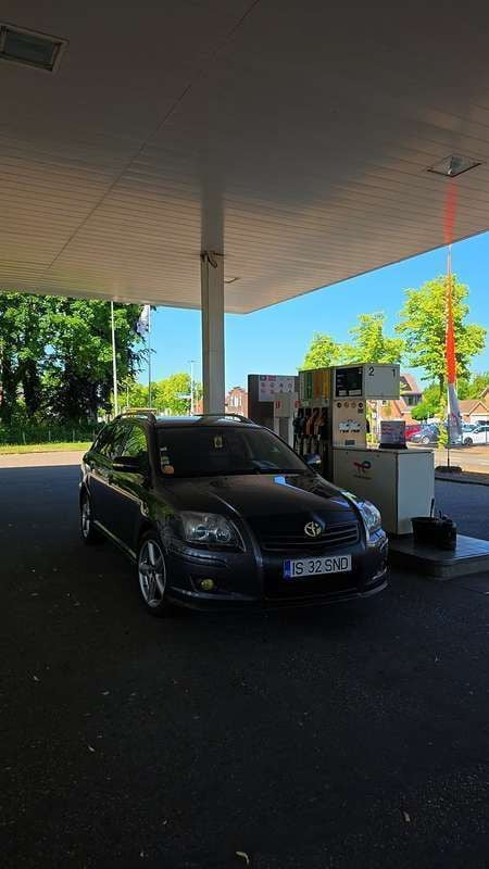 Gebruikt 2006 Toyota Avensis Executive Stationwagen | € 4.250 - Afbeelding 1/4