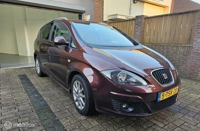 Paars Gebruikt 2010 Seat Altea XL Ecomotive MPV | € 2.100 (Goede deal) - Afbeelding 1/4