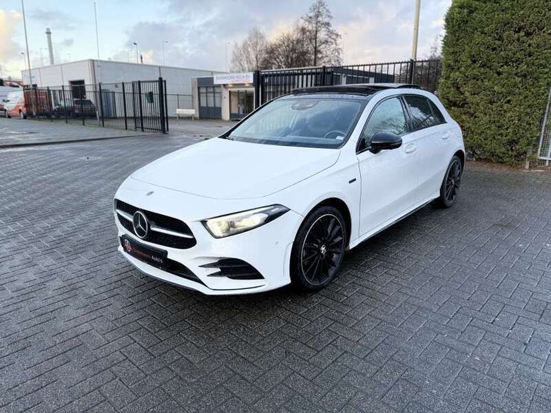Wit Gebruikt 2020 Mercedes A250 AMG Hatchback | € 28.499 (Eerlijke prijs) - Afbeelding 1/4