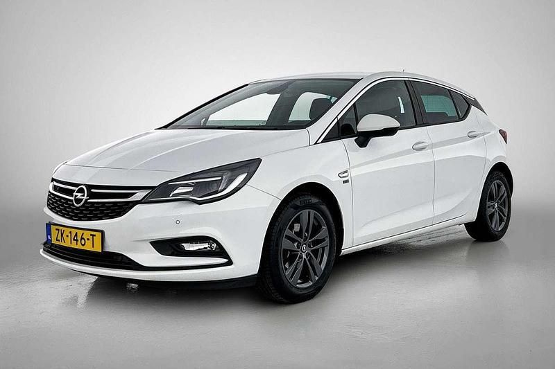 Wit Gebruikt 2019 Opel Astra Edition Hatchback | € 11.945 (Eerlijke prijs) - Afbeelding 1/4