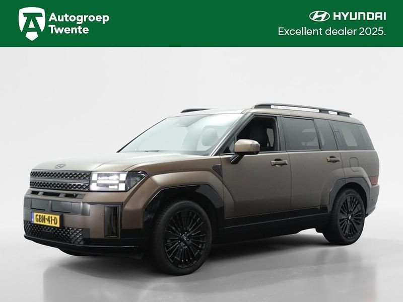 Bruin Occasion 2024 Hyundai Santa Fe Blackline SUV | € 54.950 (Eerlijke prijs) - Afbeelding 1/4