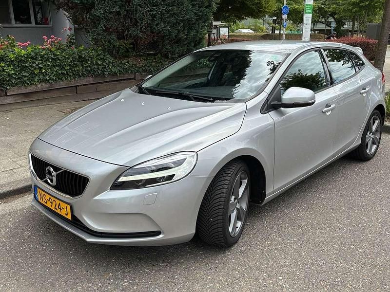 Grijs Gebruikt 2017 Volvo V40 Stationwagen | € 15.600 (Eerlijke prijs) - Afbeelding 1/4