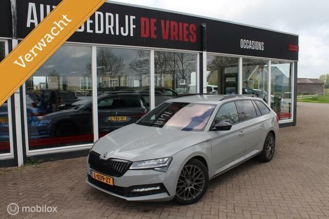 Grijs Gebruikt 2021 Skoda Superb SportLine Stationwagen | € 23.950 (Iets duurder) - Afbeelding 1/4