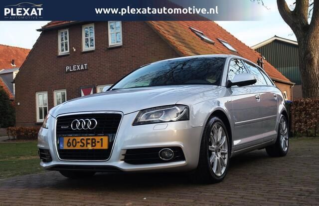 Grijs, metallic lak Gebruikt 2011 Audi A3 Sportback Ambition Hatchback | € 6.445 (Eerlijke prijs) - Afbeelding 1/4