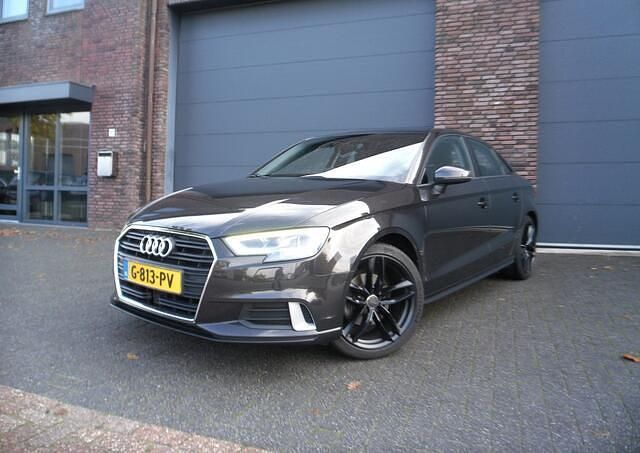 Bruin Gebruikt 2017 Audi A3 Design Sedan | € 14.500 (Goede deal) - Afbeelding 1/4