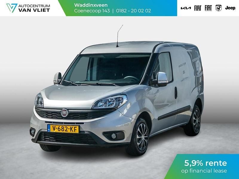 Grijs Gebruikt 2017 Fiat Doblò MPV | € 8.693 (Eerlijke prijs) - Afbeelding 1/4