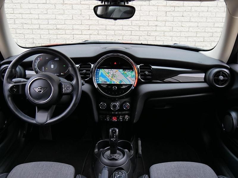 Occasion Mini ONE 102 PK (75 kW) 2021 Rood, metallic lak Hatchback