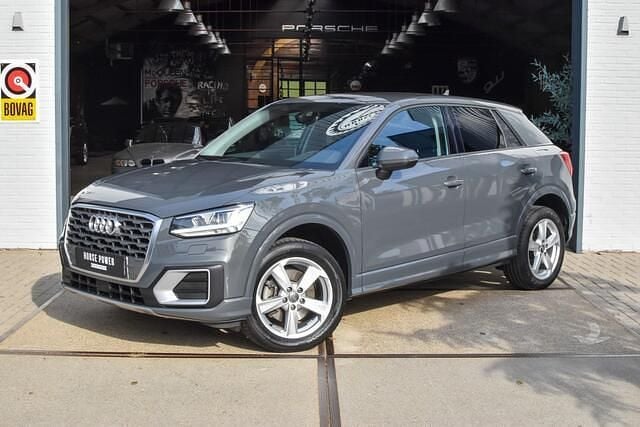 Grijs Gebruikt 2018 Audi Q2 Design SUV | € 21.900 (Goede deal) - Afbeelding 1/4