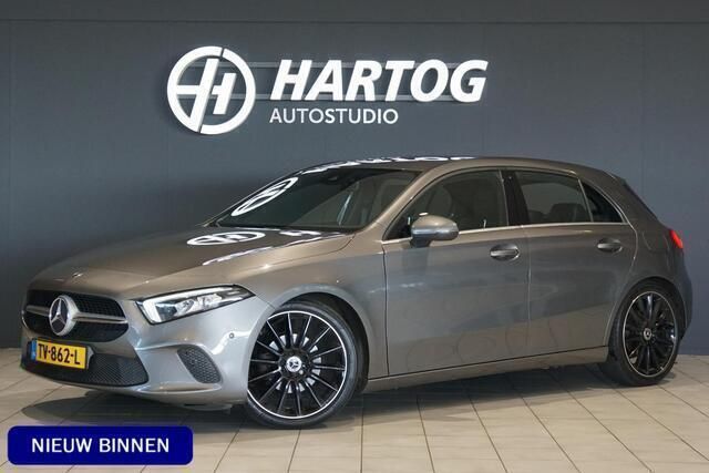 Grijs Gebruikt 2018 Mercedes A180 Hatchback | € 21.900 (Eerlijke prijs) - Afbeelding 1/4