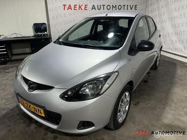 Grijs, metallic lak Gebruikt 2008 Mazda 2 Exclusive Hatchback | € 2.450 (Super prijs) - Afbeelding 1/4