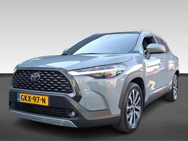 Grijs Gebruikt 2024 Toyota Corolla Cross Business Edition SUV | € 37.430 (Eerlijke prijs) - Afbeelding 1/4
