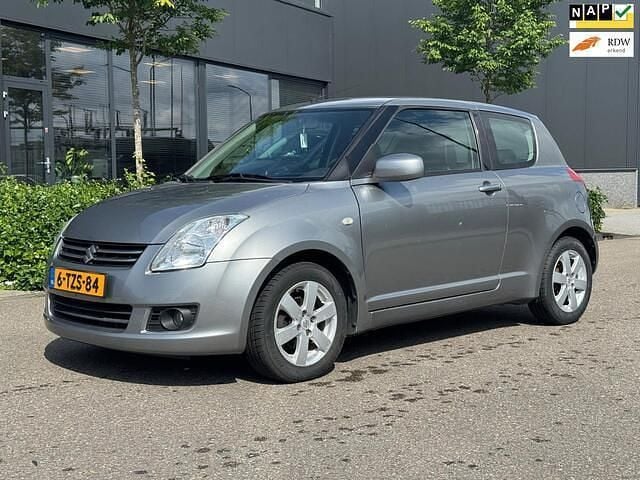 Grijs Gebruikt 2005 Suzuki Swift GLS Hatchback | € 1.250 (Goede deal) - Afbeelding 1/4