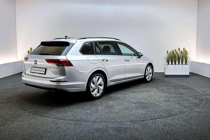 Occasion VW Golf VIII Life 110 PK (80 kW) 2023 Zilver Stationwagen