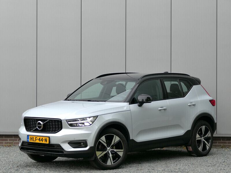 Grijs, metallic lak Gebruikt 2021 Volvo XC40 R-Design SUV | € 28.999 (Goede deal) - Afbeelding 1/4