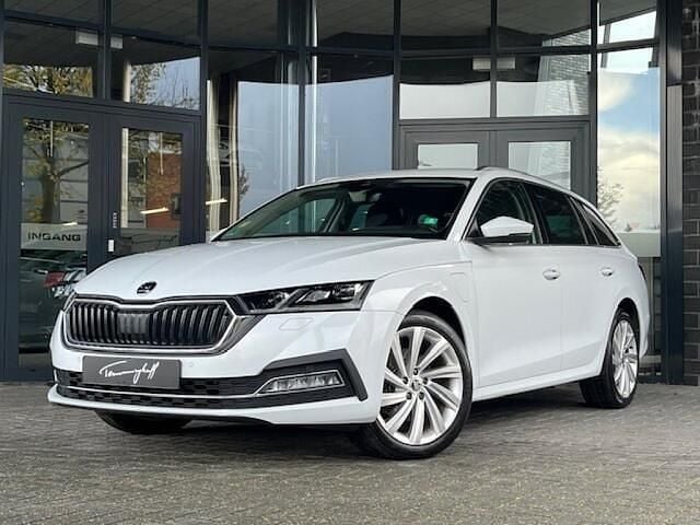 Wit Gebruikt 2021 Skoda Octavia Stationwagen | € 21.895 - Afbeelding 1/4