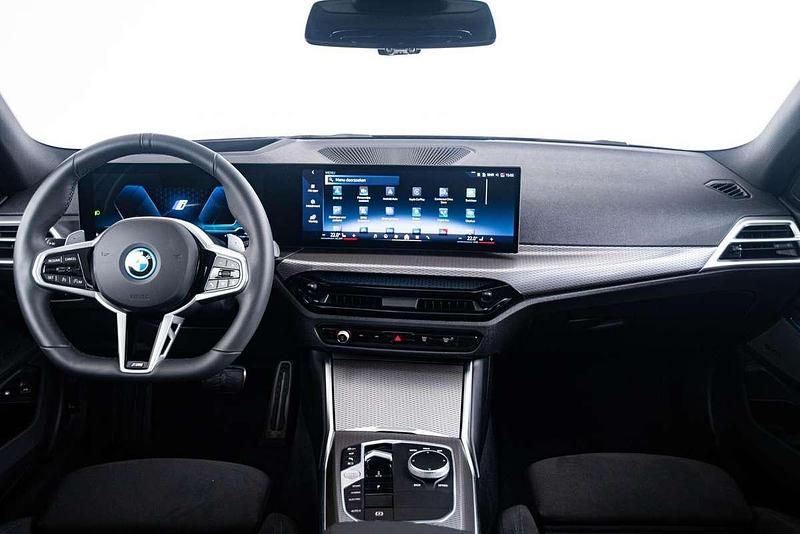 Occasion BMW 330e M Sport 292 PK (214 kW) 2025 Blauw Stationwagen