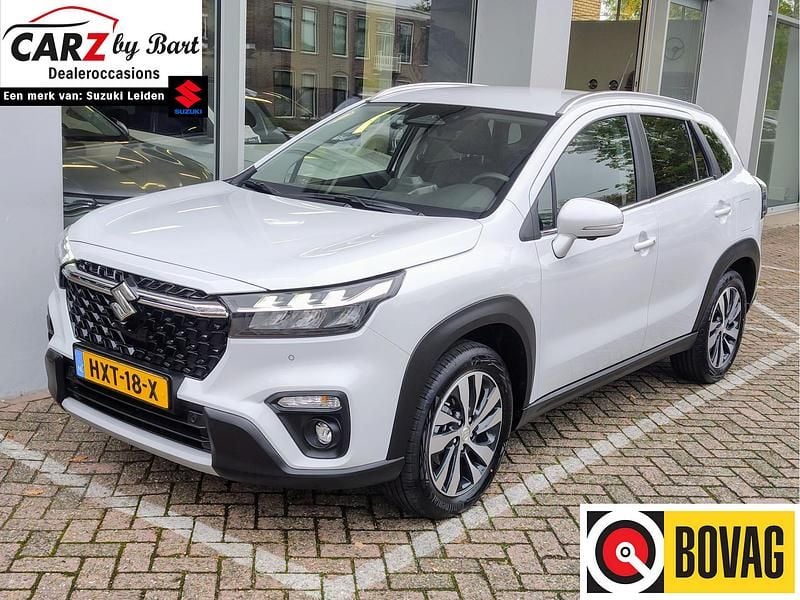 Wit Gebruikt 2025 Suzuki SX4 S-Cross Style SUV | € 31.945 (Eerlijke prijs) - Afbeelding 1/4