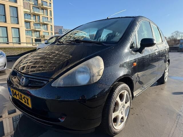 Zwart Occasion 2003 Honda Jazz S Hatchback | € 1.950 (Eerlijke prijs) - Afbeelding 1/4