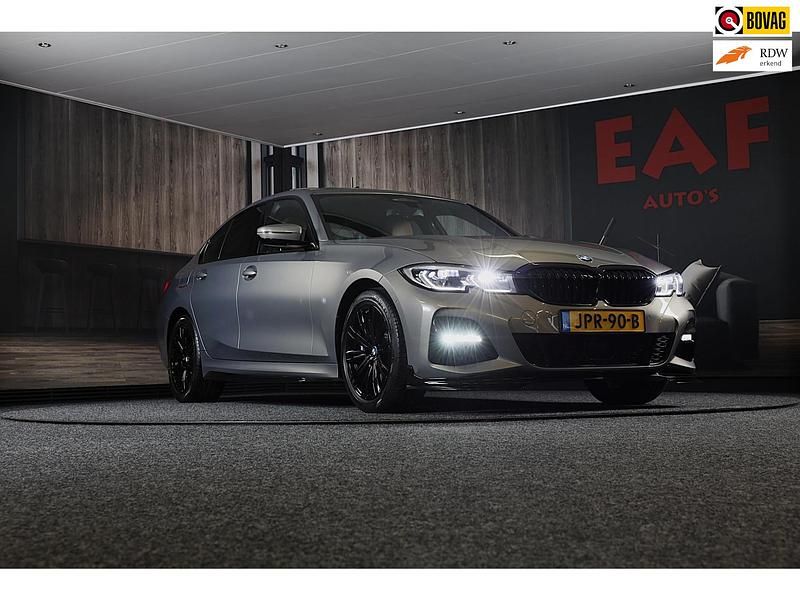 Grijs Occasion 2021 BMW 330 Executive Sedan | € 38.850 (Iets duurder) - Afbeelding 1/3