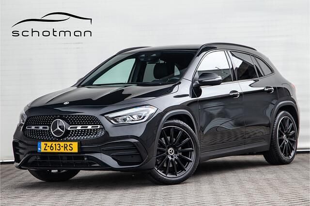 Zwart Gebruikt 2023 Mercedes GLA180 AMG line SUV | € 39.500 (Iets duurder) - Afbeelding 1/4
