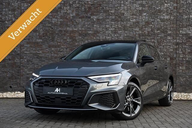 Grijs Gebruikt 2022 Audi A3 Sportback S-Line Hatchback | € 33.900 (Duur) - Afbeelding 1/4
