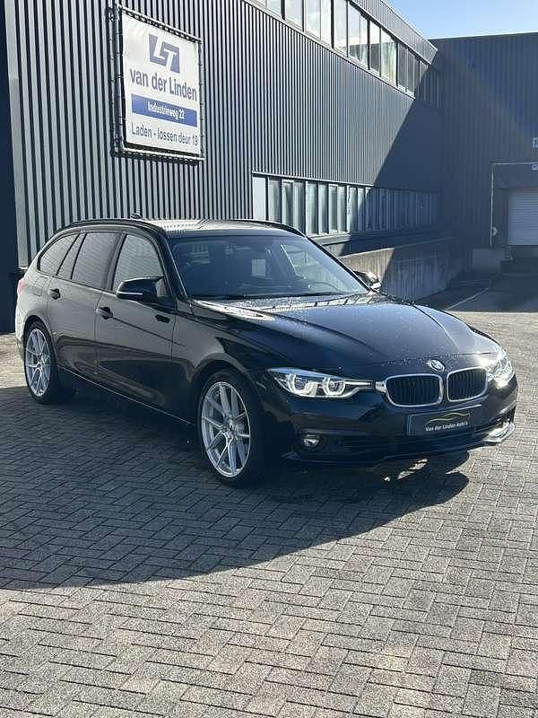 Zwart Gebruikt 2017 BMW 320 Stationwagen | € 21.000 (Eerlijke prijs) - Afbeelding 1/4