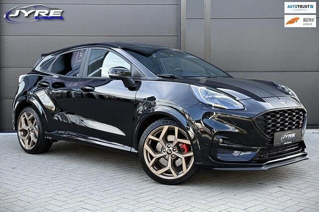 Zwart Gebruikt 2022 Ford Puma Gen-E Performance Edition SUV | € 28.975 (Eerlijke prijs) - Afbeelding 1/4