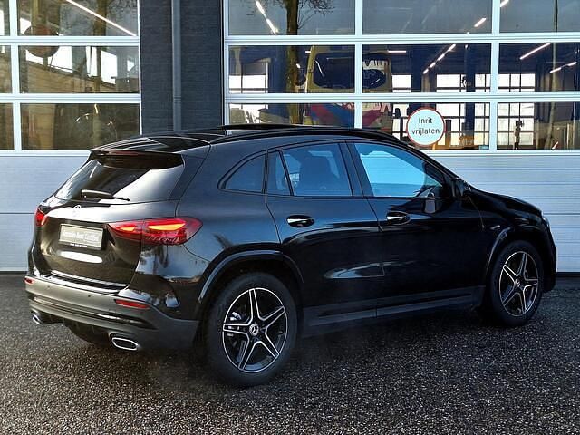 Occasion Mercedes GLA180 AMG line 136 PK (100 kW) 2025 Zwart SUV