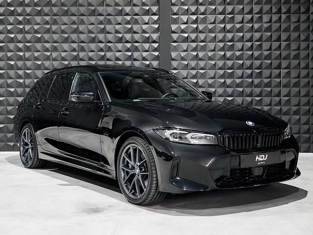 Zwart Gebruikt 2023 BMW 330 M Performance Stationwagen | € 45.900 (Duur) - Afbeelding 1/4