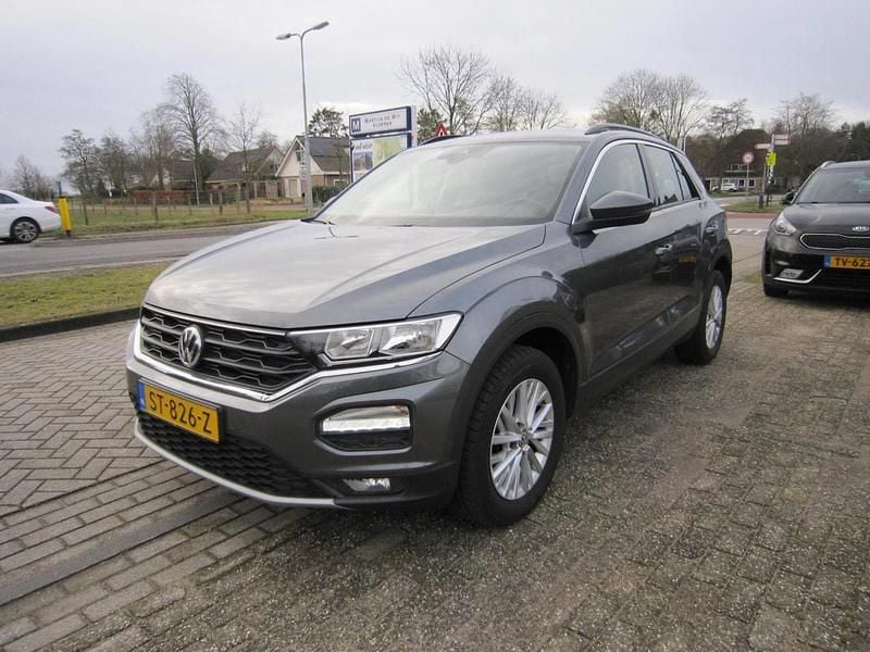 Grijs (metallic) Gebruikt 2018 VW T-Roc Style SUV | € 12.999 (Super prijs) - Afbeelding 1/4