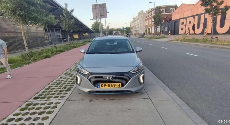Grijs Gebruikt 2016 Hyundai Ioniq Comfort Sedan | € 11.000 (Eerlijke prijs) - Afbeelding 1/4