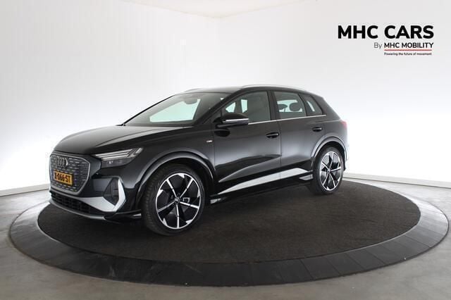 Zwart, metallic lak Gebruikt 2024 Audi Q4 e-tron S-Line SUV | € 45.900 - Afbeelding 1/4