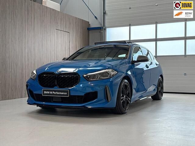 Blauw Gebruikt 2021 BMW M135 Executive Hatchback | € 34.990 (Super prijs) - Afbeelding 1/4