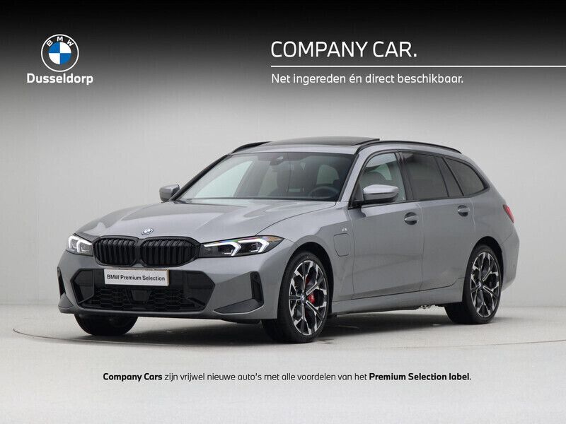 Grijs, metallic lak Gebruikt 2025 BMW 330e M Sport Stationwagen | € 64.950 (Iets duurder) - Afbeelding 1/4