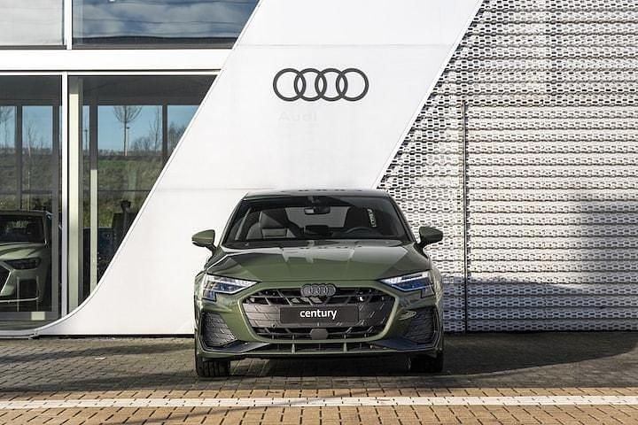 Nieuw Audi A3 Ambiente 116 PK (85 kW) 2025 Groen (metallic) Sedan