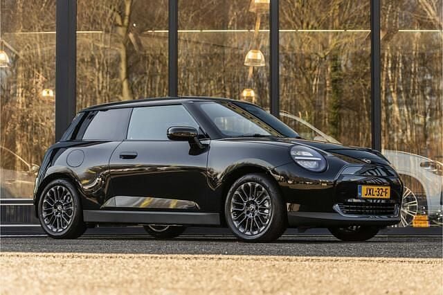 Nieuw Mini Cooper Essential 135 kW (184 PK) 2026 Zwart Hatchback