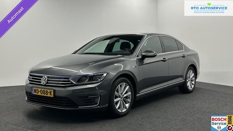 Grijs Gebruikt 2016 VW Passat GTE Sedan | € 15.500 (Eerlijke prijs) - Afbeelding 1/4