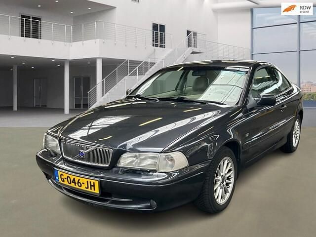 Grijs Occasion 1999 Volvo C70 Coupé | € 2.495 (Eerlijke prijs) - Afbeelding 1/4
