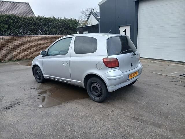 Occasion Toyota Yaris 87 PK (63 kW) 2003 Grijs Hatchback