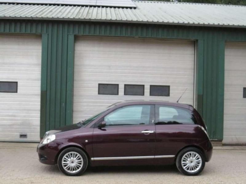 Bruin Gebruikt 2009 Lancia Ypsilon Hatchback | € 2.950 (Iets duurder) - Afbeelding 1/4