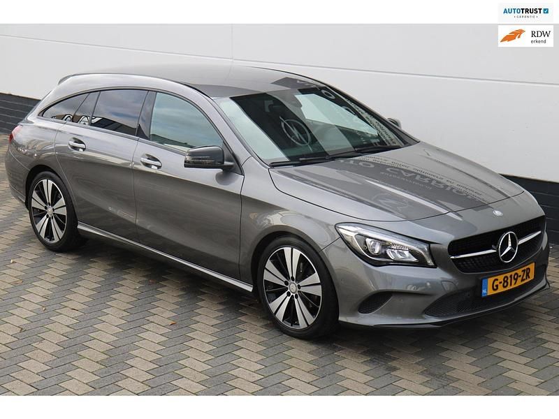 Grijs Occasion 2017 Mercedes CLA180 AMG Sedan | € 19.995 (Eerlijke prijs) - Afbeelding 1/4