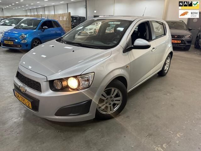 Grijs Gebruikt 2012 Chevrolet Aveo LT Hatchback | € 2.249 (Duur) - Afbeelding 1/4