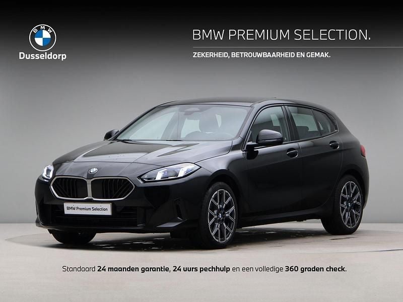 Zwart Occasion 2024 BMW 120 Hatchback | € 32.750 (Super prijs) - Afbeelding 1/4